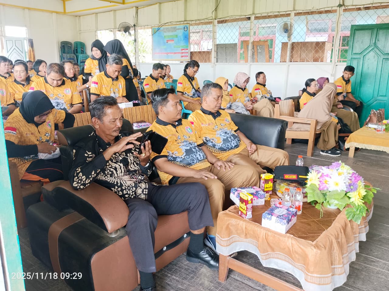 camat-basarang-hadiri-pelepasan-kontingen-porsenjar-pgri-kecamatan-basarang-tahun-2025
