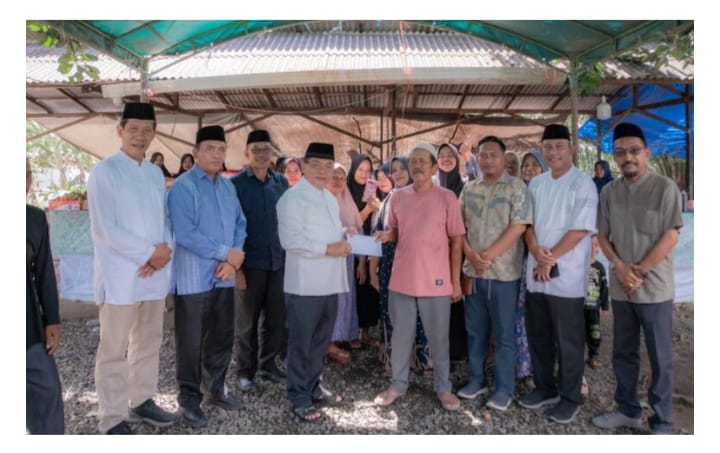 camat-basarang-dampingi-bupati-kapuas-tinjau-posko-relawan-haul-guru-sekumpul