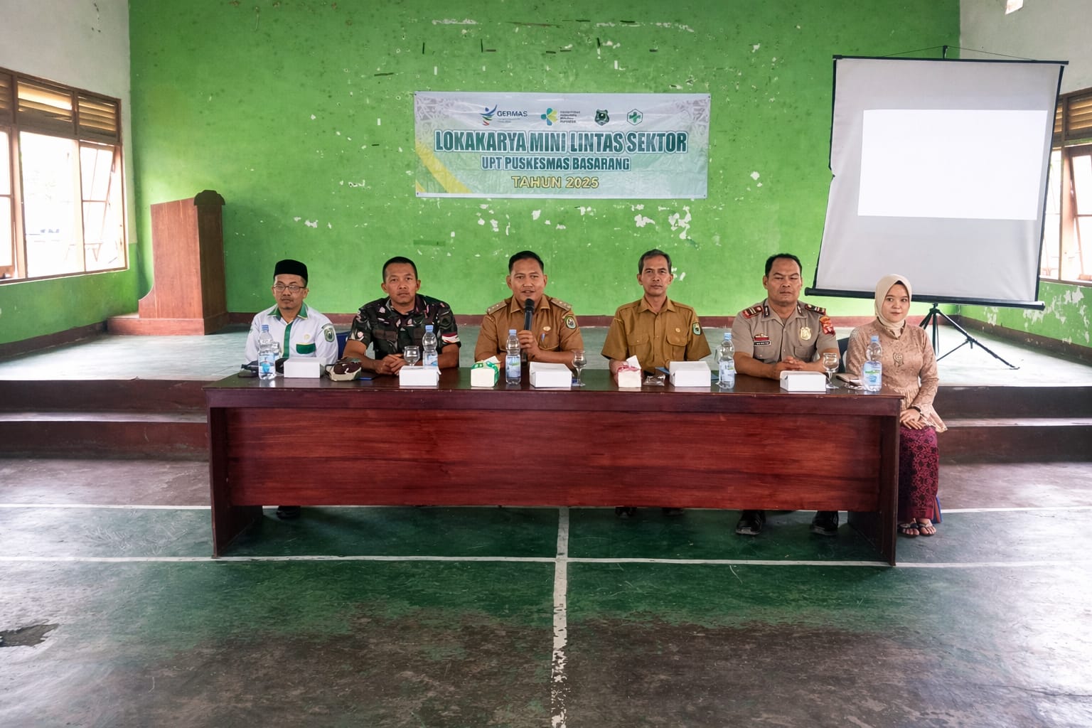 lokakarya-mini-lintas-sektoral-triwulan-iv-kecamatan-basarang-tuntas-camat-minta-fokus-pada-rekomendasi-untuk-evaluasi-dan-target-2026